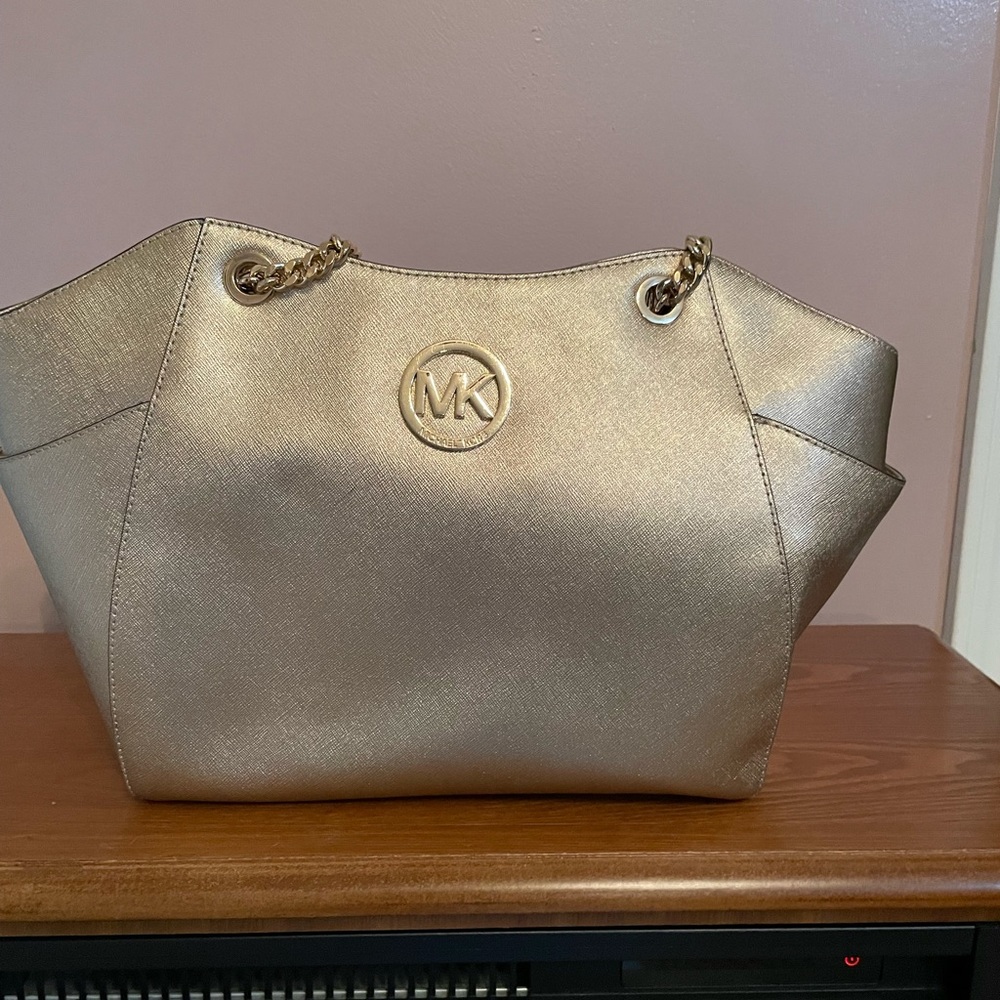 Gold colored Michael Kors purse. In very good condition.